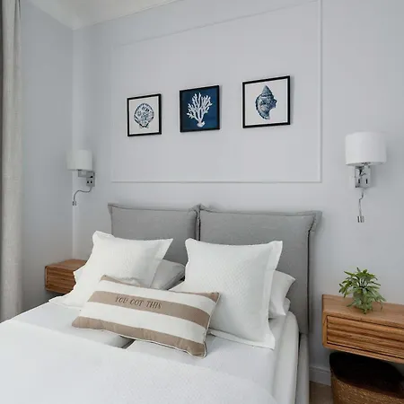 Modern With Parking And Balcony Close To The By Renters *