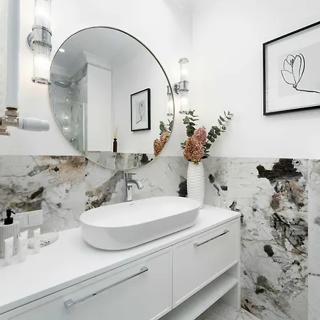 Modern With Parking And Balcony Close To The By Renters *