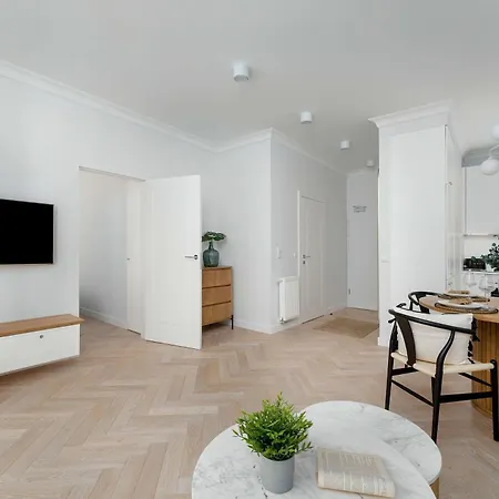 Modern With Parking And Balcony Close To The By Renters Apartman