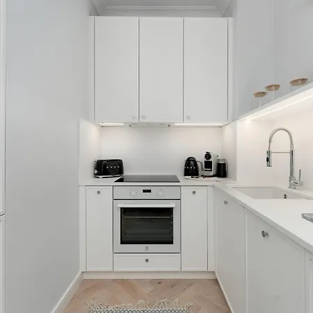 Modern With Parking And Balcony Close To The By Renters *