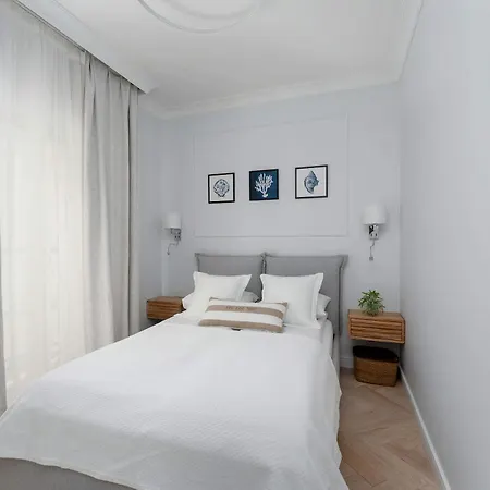 Modern With Parking And Balcony Close To The By Renters Apartman Sianozety