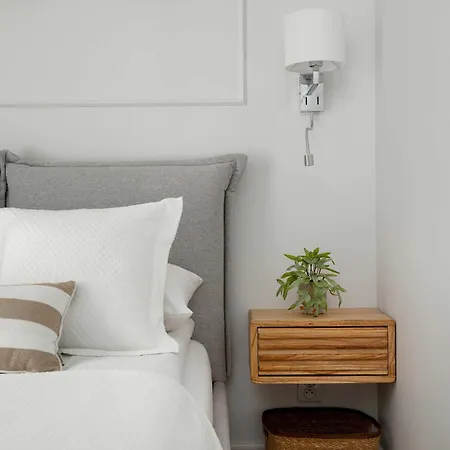 Apartman Modern With Parking And Balcony Close To The By Renters